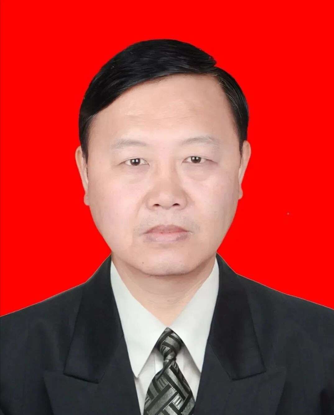 侯尚培  读最有气质的诗人李发模诗记